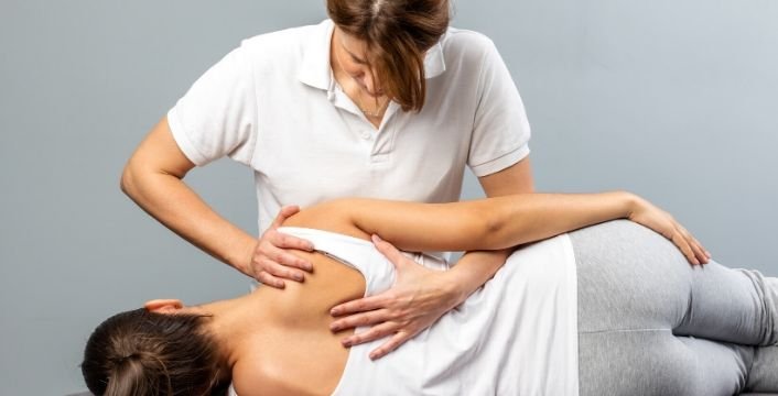 What Can a Chiropractor Do? 2 What Can a Chiropractor Do